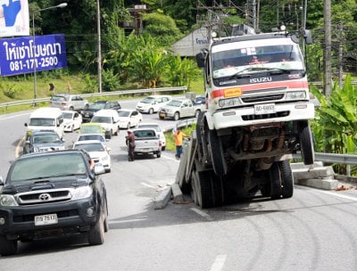 Phuket truck powerless on Patong Hill