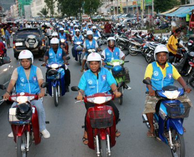 Phuket motorcade to support “100% helmet use” campaign