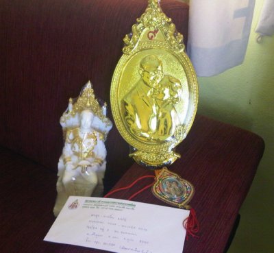 Phuket police warn over “royal souvenirs’