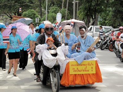 Phuket motorcycle helmet campaign hits streets of Patong