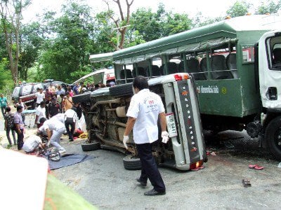 Head-on smash on Phuket’s Big Buddha hill leaves at least three dead