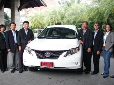 Lexus says “take a free ride’ in Phuket