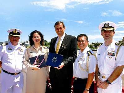 Phuket resident Brad Kenny receives Thai Navy award