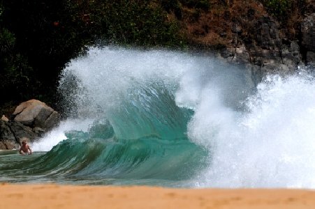 Rough seas off Phuket through Thursday