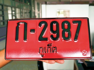 Phuket motorists warned over ‘red plate’ driving