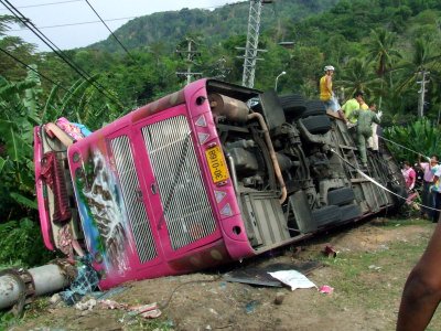 BREAKING NEWS: Phuket bus overturns on Patong Hill, many injured