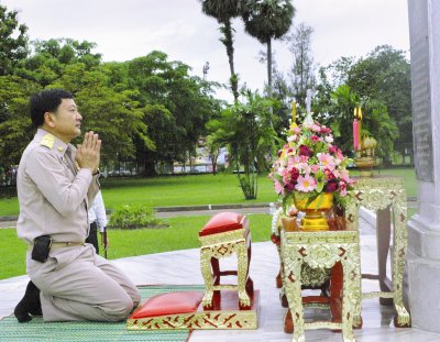 New Phuket governor meets honorary consuls on first day at work