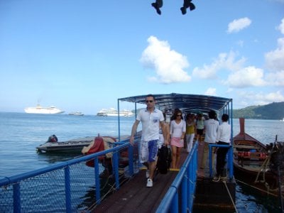 Phuket VIPs greet cruise ship passengers