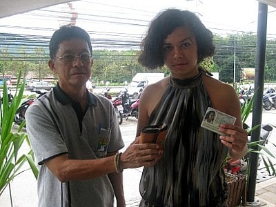 Phuket cabbie returns German tourist’s purse