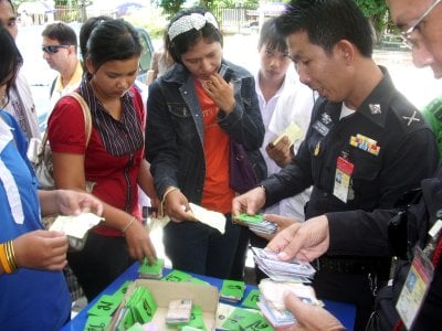 Phuket crash helmet campaign: fines start July 1, 2011