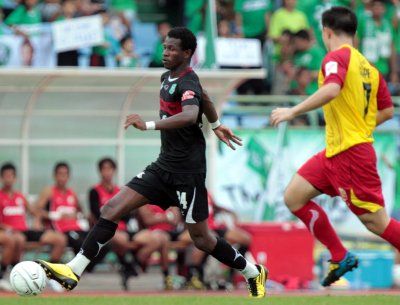 Osotspa Saraburi down Phuket FC, 2-1