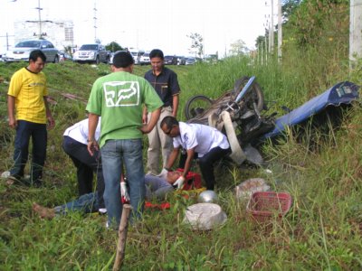 Mobile cart vendor severely injured on Phuket bypass road