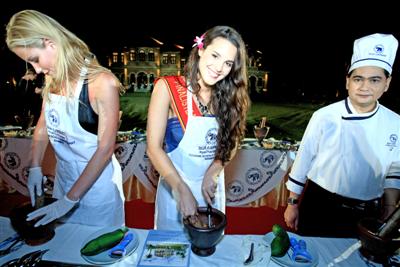 Belgian beauties smash papaya in Phuket