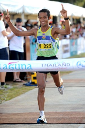 Charkrit wins Laguna Phuket Marathon