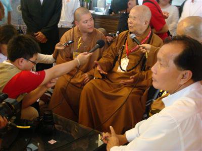 Fo Guang Shan Buddhists visit Phuket