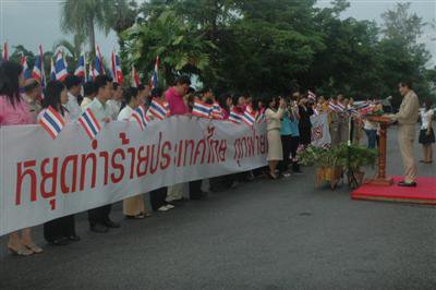 Phuket Governor leads pro-peace rally