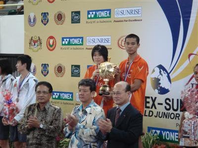 Phuket teen nets badminton gold