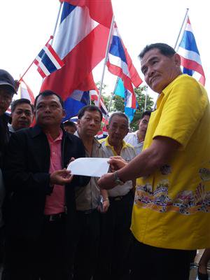 ‘Phuket People Network’ shows support for PM Abhisit