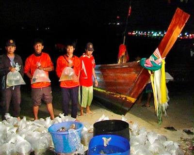 Phuket sea gypsies arrested for cyanide fishing