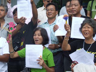 Phuket yellow shirts sue red shirts over petition