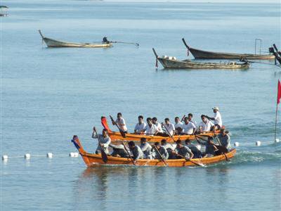 Paddlers go for gold in Phuket