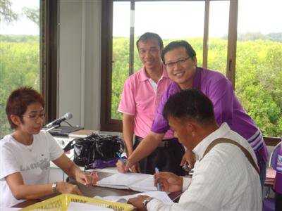 Patong tuk-tuk drivers get driving lessons