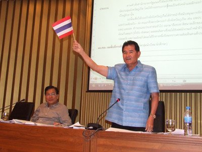 Outta here! Phuket red shirts off to Chiang Mai during Asean meetings