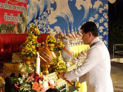 Phuket Governor leads prayer for HM The King