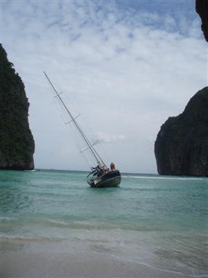 Phuket sailboat runs aground off Phi Phi Island