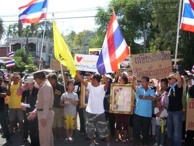 Yellow shirts active in Phuket