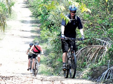 On your bike from Phuket to Koh Yao Noi for the kid’s community center