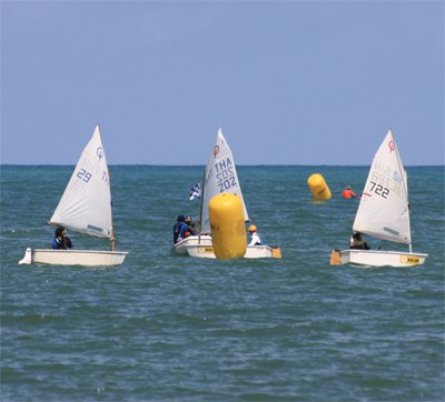 Phuket Sports: Sunshine heralds the first 2012 dinghy series event