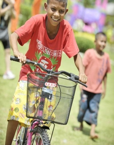 Phuket orphanage gets bikes from Quest