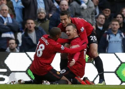 Football Roundup: Van Persie breaches City fortress, Everton win