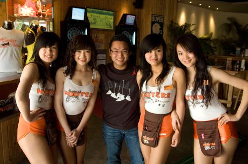 Phuket Business: Hooters restaurant to open in Patong