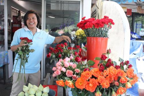 Rose vendors absorb inflation for ‘day of love’