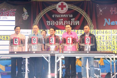 Phuket Red Cross Fair lucky draw winner yet to claim B500k in gold