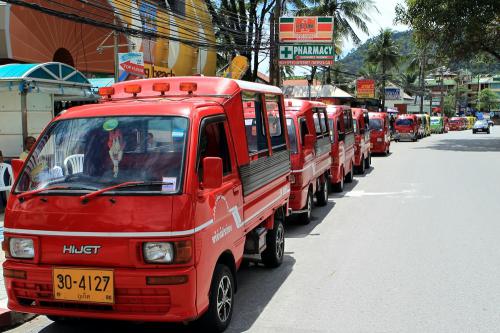 Phuket Top Cop demands tuk-tuks and taxis give up Patong parking spots