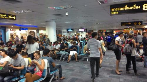 Phuket Airport resumes domestic flights as storm abates