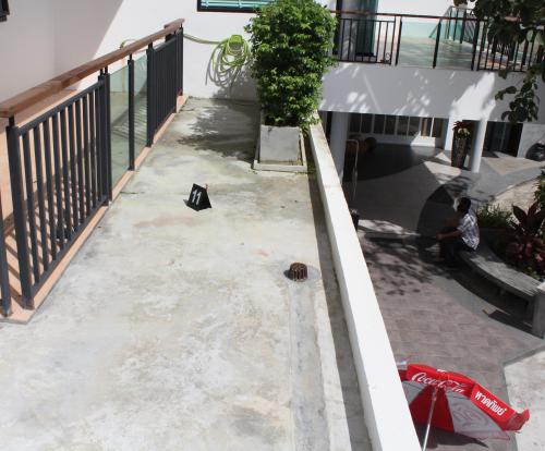 Slashed woman dies after Phuket hotel fall, roommate found dead