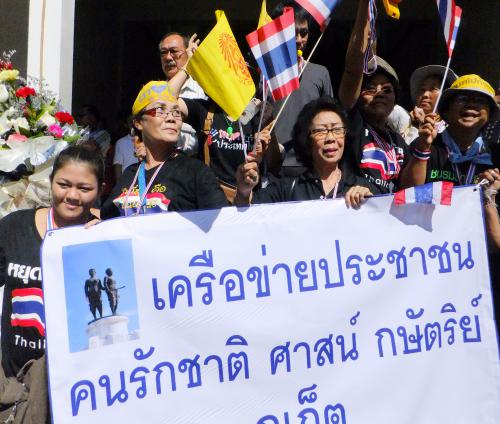 Anti-Yingluck protesters in Phuket pledge to not back down