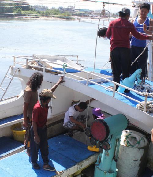 Body believed to be western woman retrieved from water off Ranong, brought to Phuket