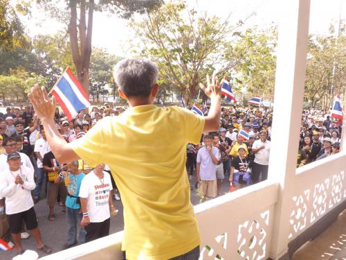 Phuket Provincial Hall protesters peacefully move outdoors for the night