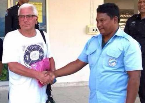 Phuket taxi driver returns more than 3,000 euros to Frenchman