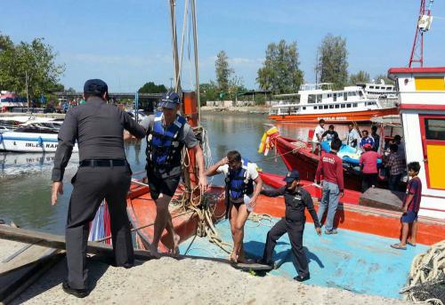 Russian tourists spring a leak, saved by Phuket fishing boat