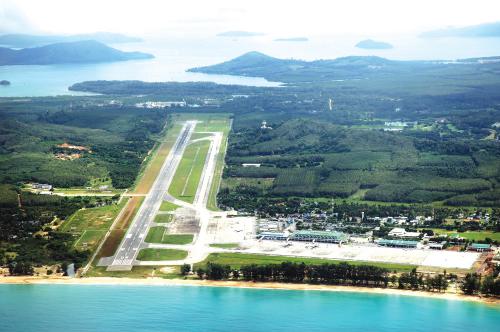 Phuket Opinion: Airport expectations hit rough turbulence