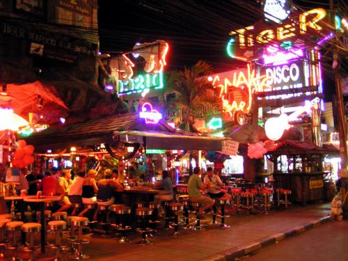 Phuket Police pounce on booze ban violator