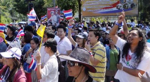 Phuket protesters ignore Chalerm’s order to open government offices