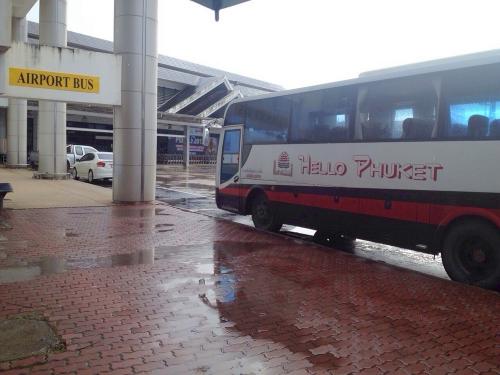 Phuket Airport gets multilingual makeover, bus to resume full service on Friday