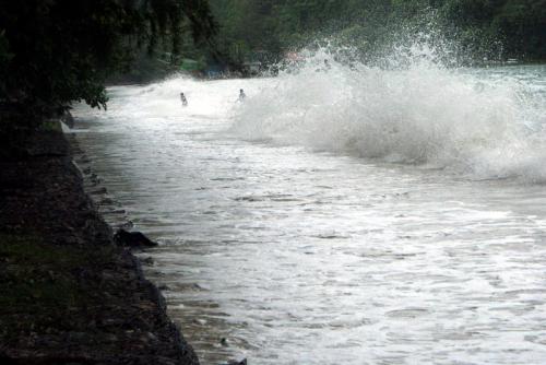 Longtail boats resume island tours after Krabi storm